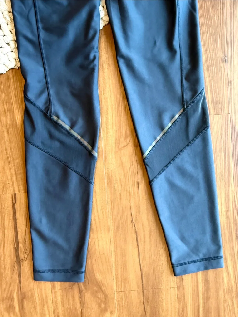 LOLë | Women’s Mesh Panel Zip Pocket Legging | Gray | Small